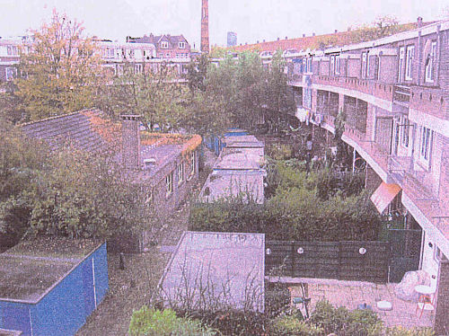 Gebogen achtergevel en kinderbewaarplaats